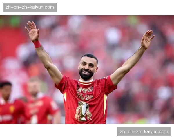 特写镜头:萨拉赫罚失点球后,场边克洛普的复杂表情 特写镜头:萨拉赫罚失点球后,场边克洛普的复杂表情