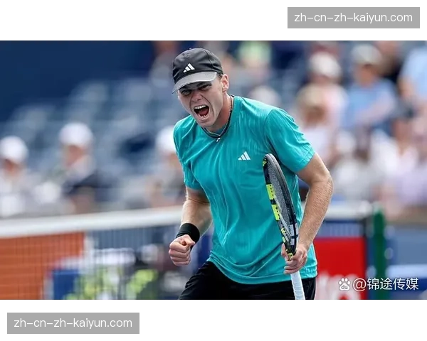 美国大师赛三杆洞竞赛，老将米克尔森与业余球员搭档夺冠